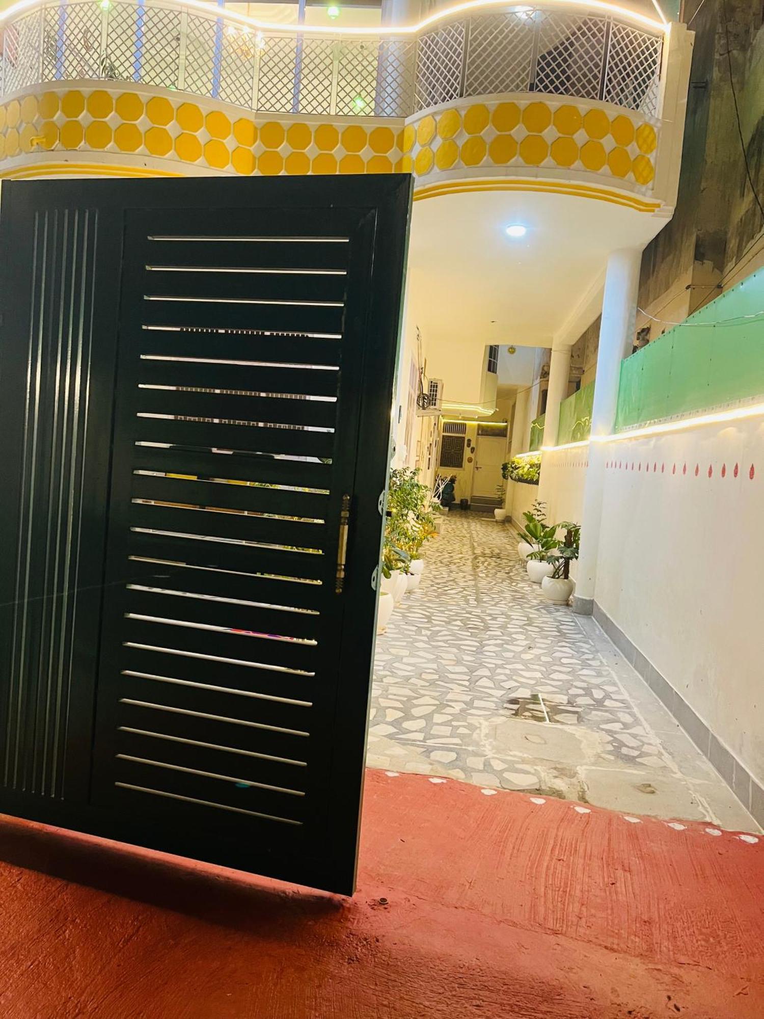 The Nandi International Boutique Homestay 瓦拉纳西 外观 照片